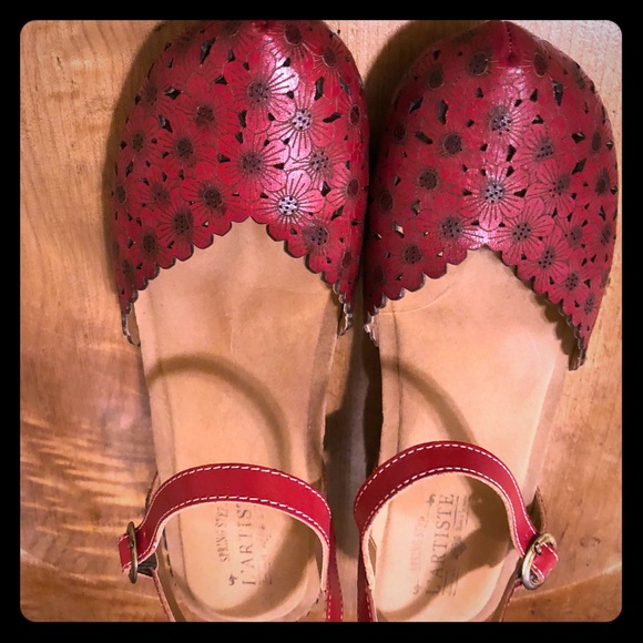 Shoes - Lartiste size 39 red flower shoe